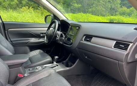 Mitsubishi Outlander III рестайлинг 3, 2014 год, 1 650 000 рублей, 12 фотография