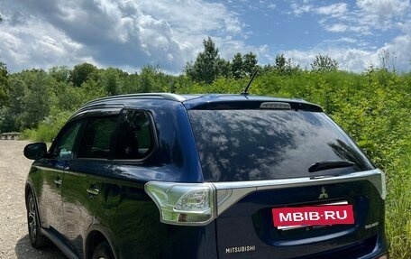 Mitsubishi Outlander III рестайлинг 3, 2014 год, 1 650 000 рублей, 4 фотография