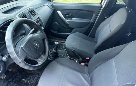 Renault Logan II, 2017 год, 310 000 рублей, 6 фотография