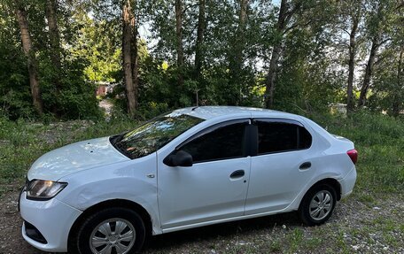 Renault Logan II, 2017 год, 310 000 рублей, 3 фотография