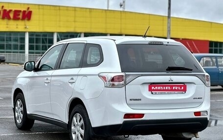 Mitsubishi Outlander III рестайлинг 3, 2012 год, 949 999 рублей, 4 фотография