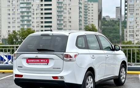 Mitsubishi Outlander III рестайлинг 3, 2012 год, 949 999 рублей, 6 фотография