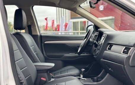 Mitsubishi Outlander III рестайлинг 3, 2012 год, 949 999 рублей, 11 фотография