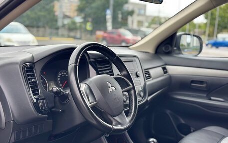 Mitsubishi Outlander III рестайлинг 3, 2012 год, 949 999 рублей, 8 фотография