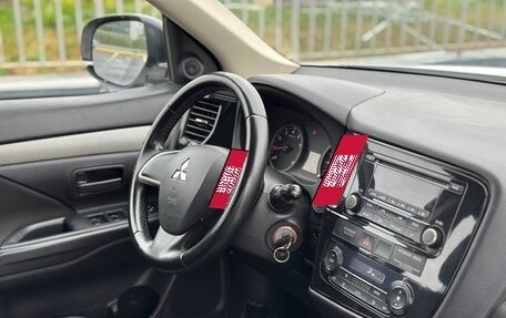Mitsubishi Outlander III рестайлинг 3, 2012 год, 949 999 рублей, 9 фотография
