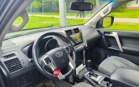 Toyota Land Cruiser Prado 150 рестайлинг 2, 2010 год, 1 700 000 рублей, 2 фотография