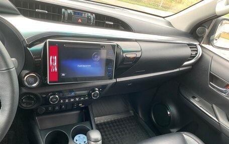 Toyota Hilux VIII, 2018 год, 5 800 000 рублей, 8 фотография