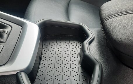 Toyota RAV4, 2021 год, 3 000 000 рублей, 13 фотография