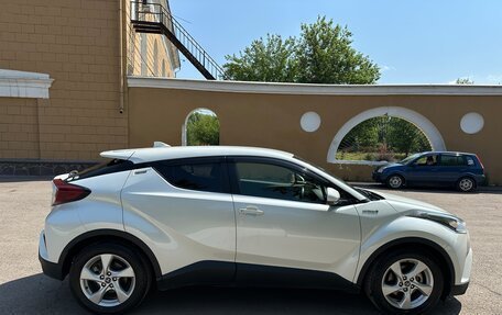 Toyota C-HR I рестайлинг, 2019 год, 2 150 000 рублей, 5 фотография