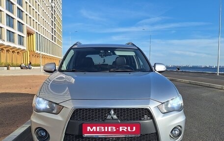 Mitsubishi Outlander III рестайлинг 3, 2011 год, 970 000 рублей, 12 фотография