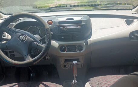 Nissan Almera Tino i, 2001 год, 290 000 рублей, 4 фотография