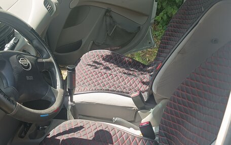 Nissan Almera Tino i, 2001 год, 290 000 рублей, 8 фотография