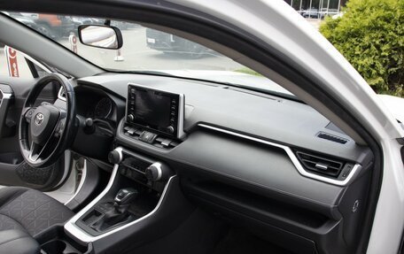 Toyota RAV4, 2020 год, 2 095 000 рублей, 9 фотография