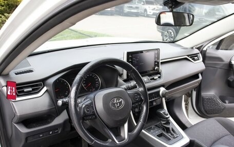 Toyota RAV4, 2020 год, 2 095 000 рублей, 15 фотография