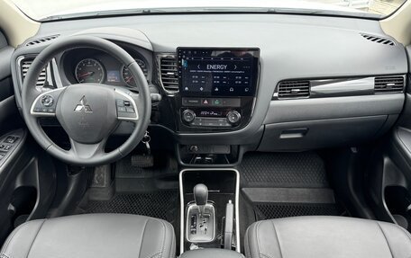 Mitsubishi Outlander III рестайлинг 3, 2022 год, 2 757 000 рублей, 12 фотография