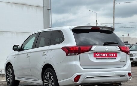 Mitsubishi Outlander III рестайлинг 3, 2022 год, 2 757 000 рублей, 6 фотография