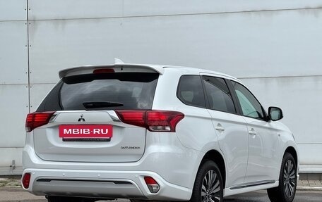 Mitsubishi Outlander III рестайлинг 3, 2022 год, 2 757 000 рублей, 9 фотография