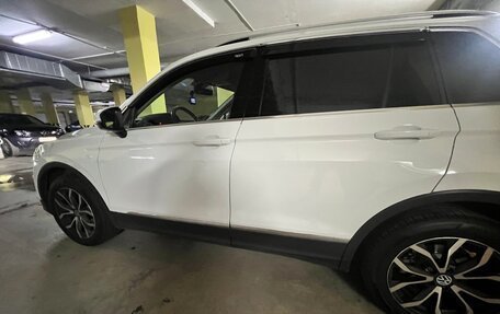 Volkswagen Tiguan II, 2017 год, 2 400 000 рублей, 3 фотография