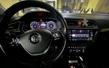 Volkswagen Tiguan II, 2017 год, 2 400 000 рублей, 10 фотография
