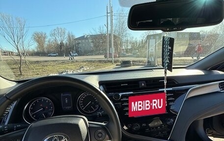 Toyota Camry, 2019 год, 2 350 000 рублей, 3 фотография