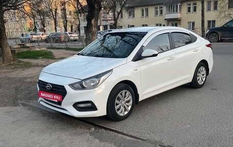 Hyundai Solaris II рестайлинг, 2017 год, 1 000 000 рублей, 2 фотография