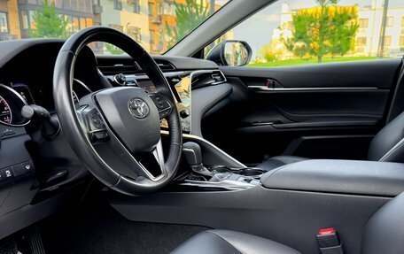 Toyota Camry, 2019 год, 2 990 000 рублей, 18 фотография
