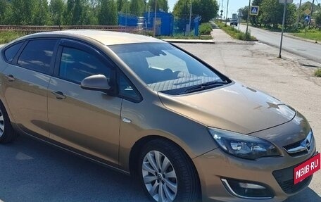 Opel Astra J, 2013 год, 900 000 рублей, 4 фотография