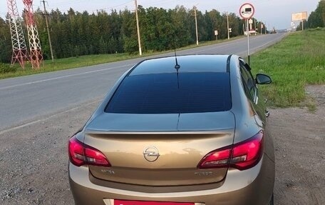 Opel Astra J, 2013 год, 900 000 рублей, 3 фотография