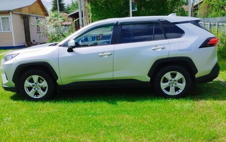 Toyota RAV4, 2020 год, 3 100 000 рублей, 2 фотография
