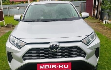 Toyota RAV4, 2020 год, 3 100 000 рублей, 10 фотография