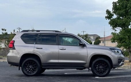 Toyota Land Cruiser Prado 150 рестайлинг 2, 2022 год, 3 790 001 рублей, 2 фотография