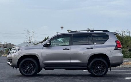 Toyota Land Cruiser Prado 150 рестайлинг 2, 2022 год, 3 790 001 рублей, 6 фотография
