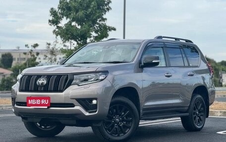 Toyota Land Cruiser Prado 150 рестайлинг 2, 2022 год, 3 790 001 рублей, 7 фотография