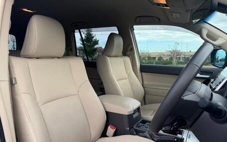 Toyota Land Cruiser Prado 150 рестайлинг 2, 2022 год, 3 790 001 рублей, 17 фотография