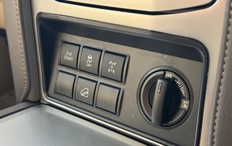 Toyota Land Cruiser Prado 150 рестайлинг 2, 2022 год, 3 790 001 рублей, 26 фотография