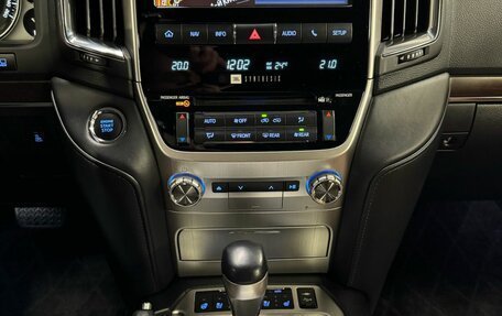 Toyota Land Cruiser 200, 2018 год, 7 350 000 рублей, 10 фотография