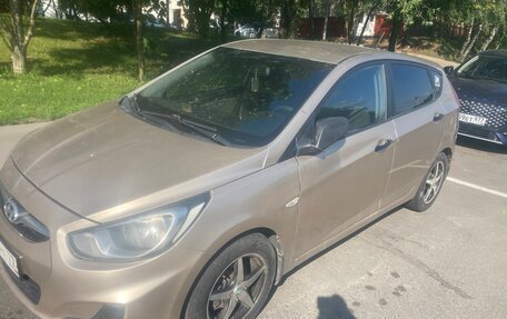 Hyundai Solaris II рестайлинг, 2011 год, 550 000 рублей, 2 фотография