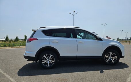 Toyota RAV4, 2017 год, 2 300 000 рублей, 2 фотография