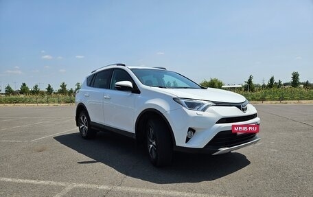 Toyota RAV4, 2017 год, 2 300 000 рублей, 3 фотография