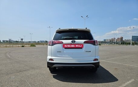 Toyota RAV4, 2017 год, 2 300 000 рублей, 6 фотография
