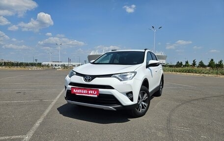 Toyota RAV4, 2017 год, 2 300 000 рублей, 8 фотография
