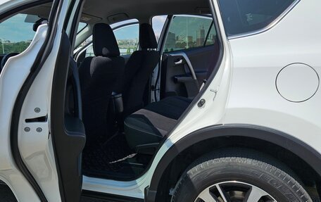Toyota RAV4, 2017 год, 2 300 000 рублей, 10 фотография
