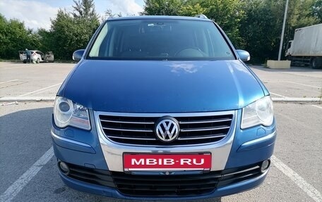 Volkswagen Touran III, 2007 год, 700 000 рублей, 2 фотография