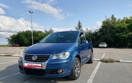 Volkswagen Touran III, 2007 год, 700 000 рублей, 3 фотография