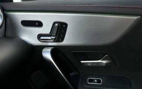 Mercedes-Benz CLA, 2019 год, 4 800 000 рублей, 17 фотография