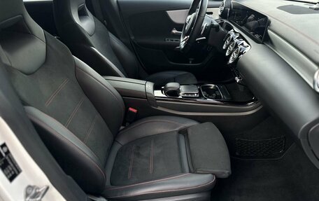 Mercedes-Benz CLA, 2019 год, 4 800 000 рублей, 21 фотография