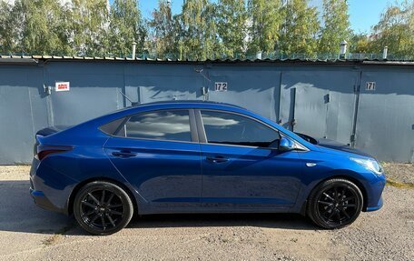 Hyundai Solaris II рестайлинг, 2021 год, 2 200 000 рублей, 2 фотография