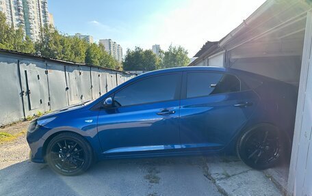Hyundai Solaris II рестайлинг, 2021 год, 2 200 000 рублей, 4 фотография