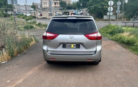 Toyota Sienna III, 2018 год, 3 100 000 рублей, 8 фотография