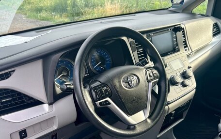 Toyota Sienna III, 2018 год, 3 100 000 рублей, 6 фотография